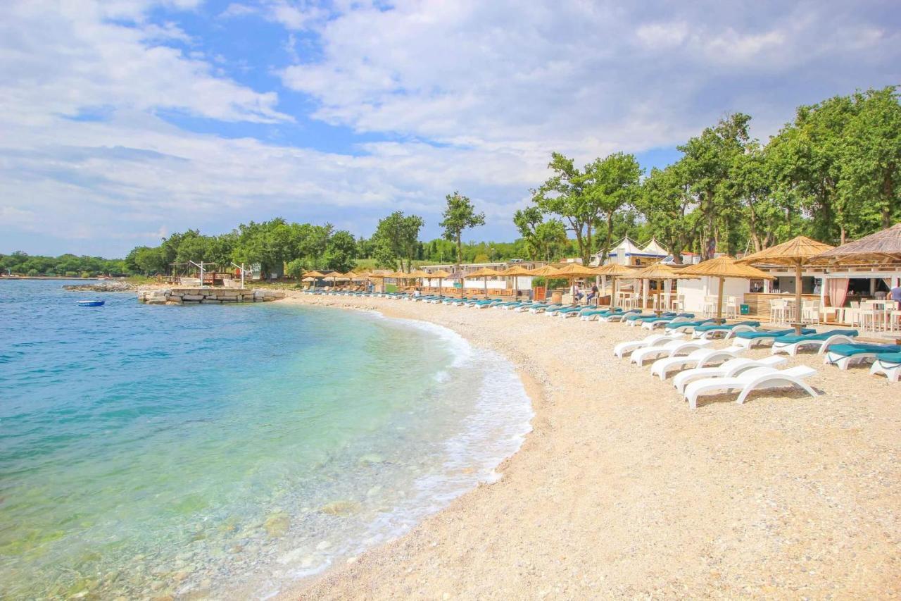 Charmante Wohnung Fusslaeufig Zum Meer In Funtana Extérieur photo