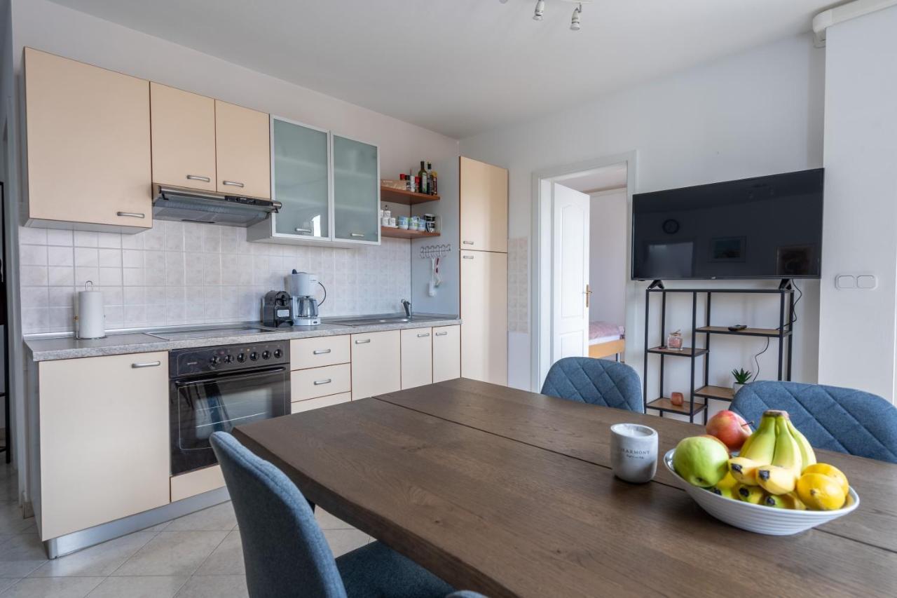 Charmante Wohnung Fusslaeufig Zum Meer In Funtana Extérieur photo