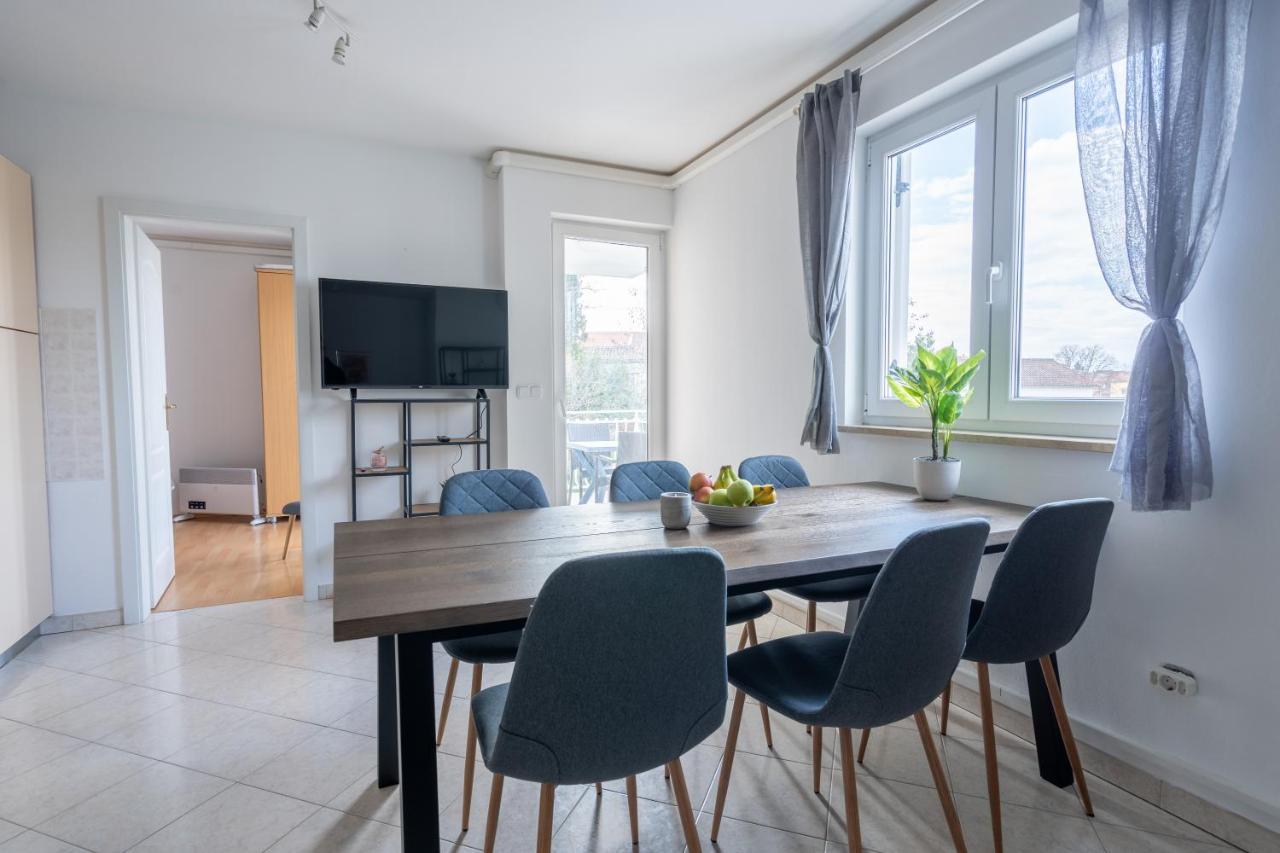 Charmante Wohnung Fusslaeufig Zum Meer In Funtana Extérieur photo