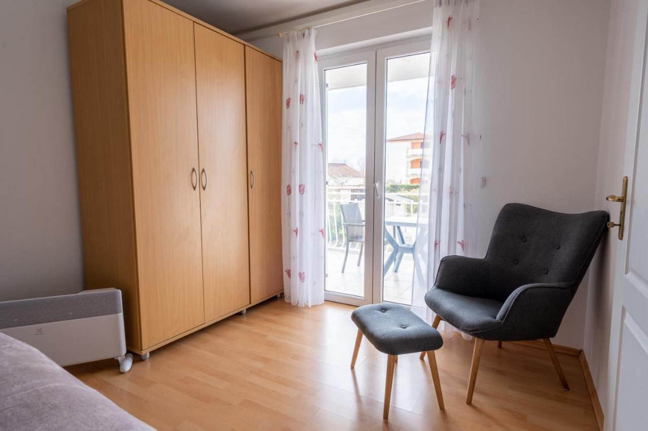 Charmante Wohnung Fusslaeufig Zum Meer In Funtana Extérieur photo
