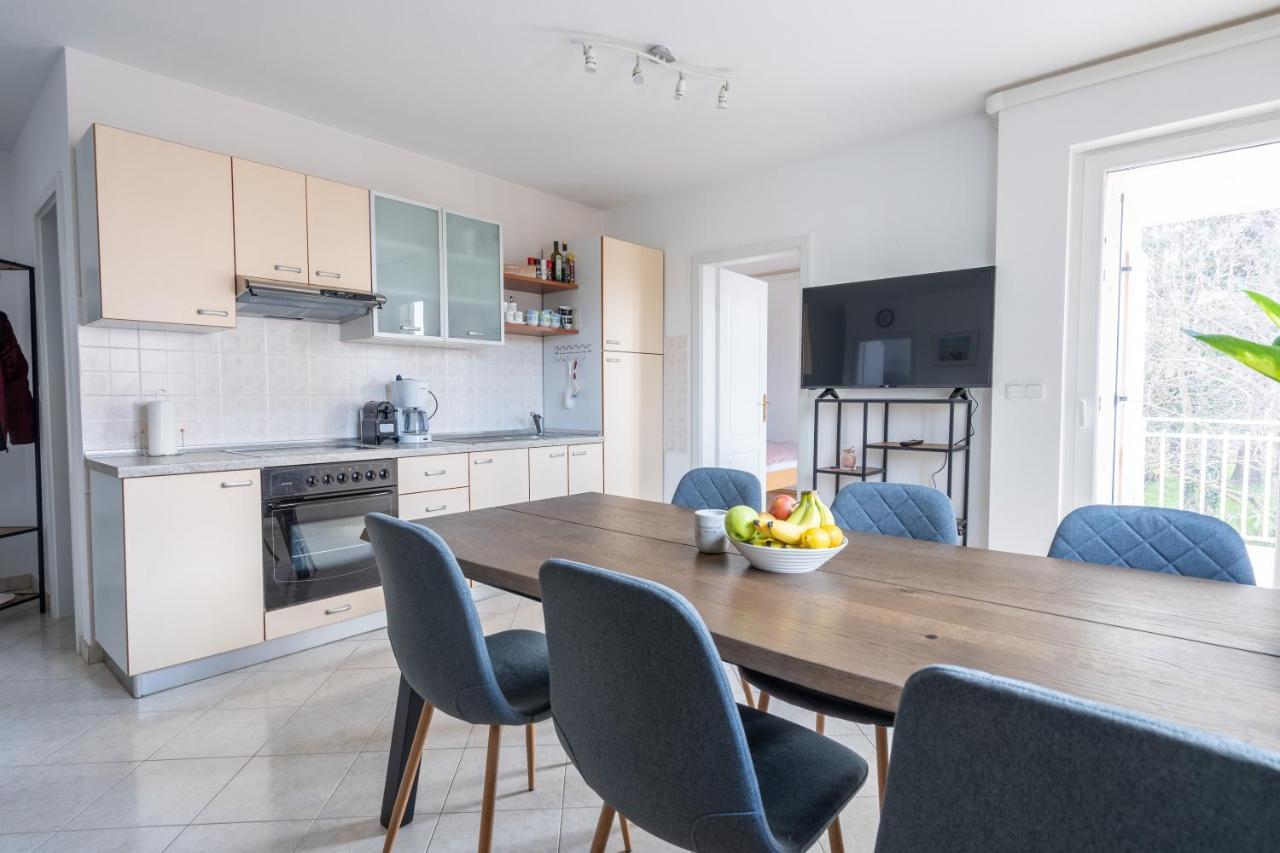 Charmante Wohnung Fusslaeufig Zum Meer In Funtana Extérieur photo
